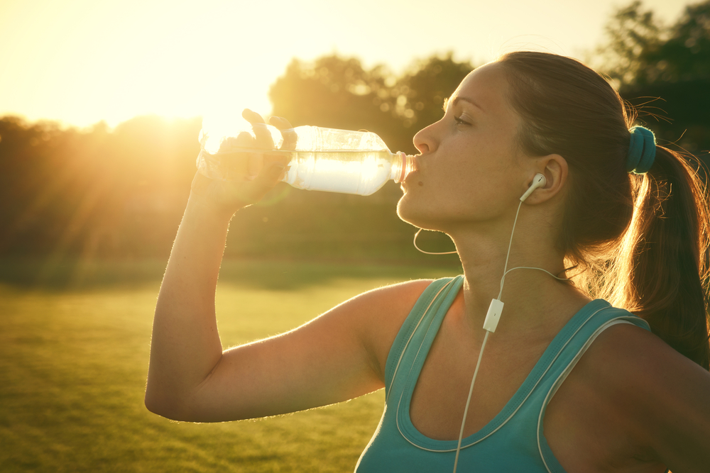 ejercicio-en-verano-tomar-agua